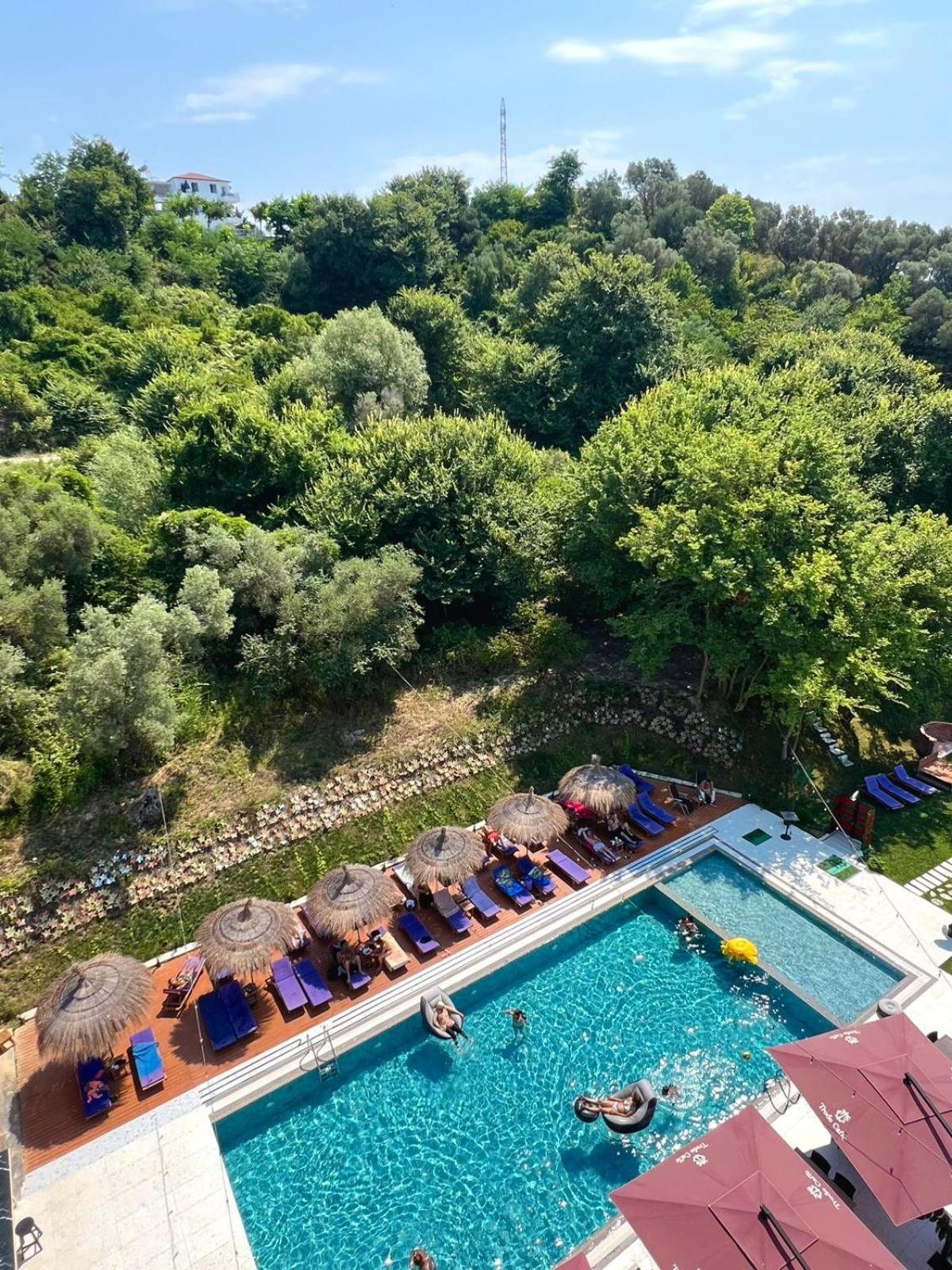 Olivia'S Hill Resort Kryemëdhenji Exterior foto
